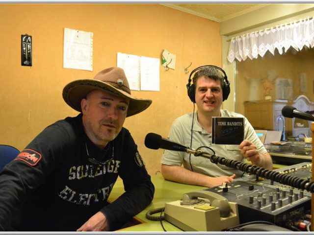 Alides Hidding van de 80's groep time bandits bij Peter in de weekendshow